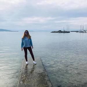 Meet your Posher, Laura